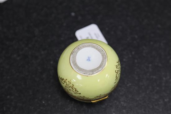 A Meissen yellow ground trinket box and cover, 19th century, diameter 9cm